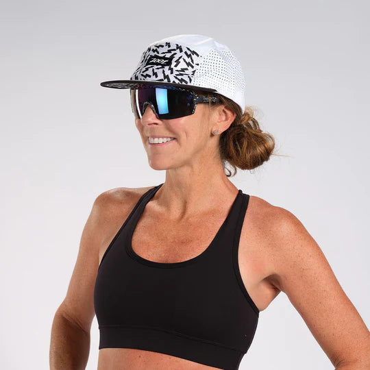 UNISEX TECH 5 - PANEL HAT - WHITE/BLACK